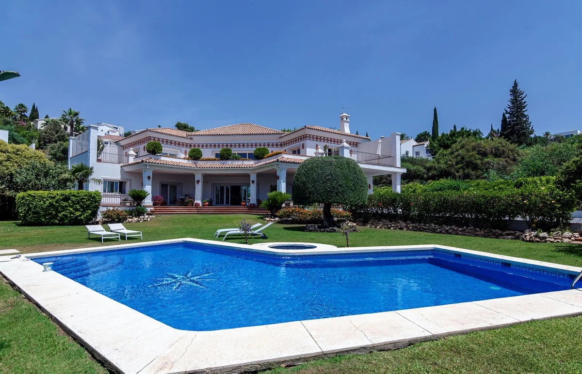 Elegante Villa mit Meerblick in El Paraiso Alto, Costa del Sol