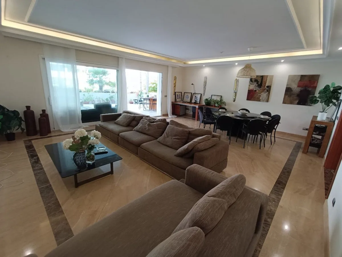 Elegante Erdgeschosswohnung in Puerto Banús, Costa del Sol