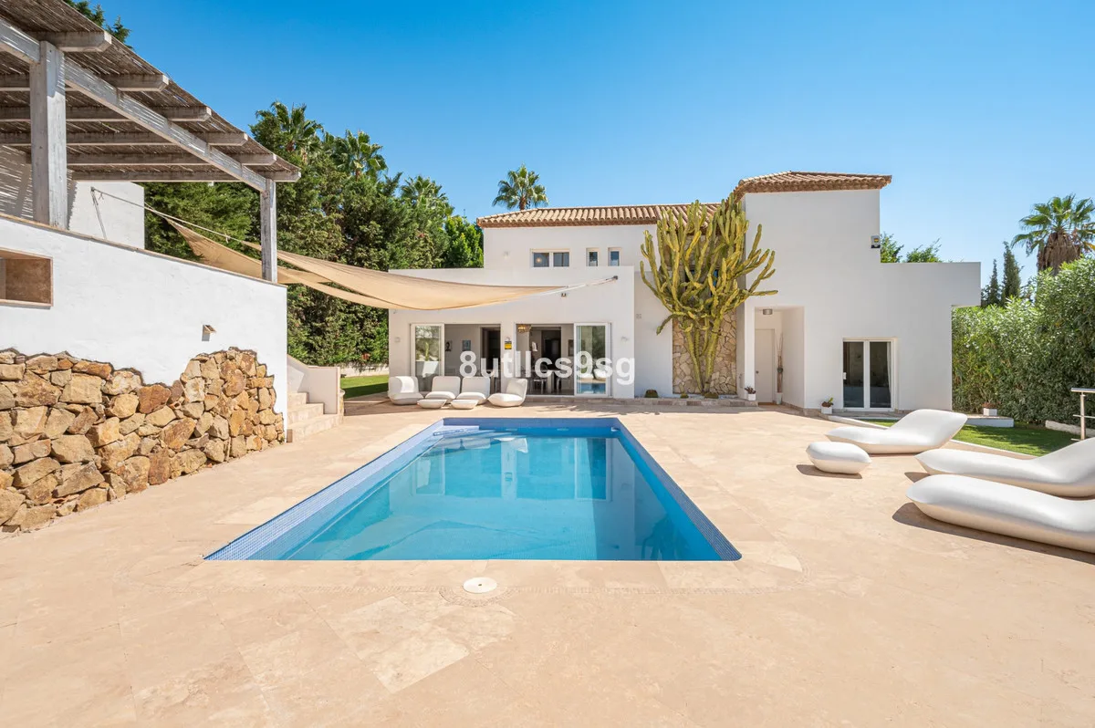 Elegante Villa in Marbella: Luxuriöses Wohnen an der Costa del Sol