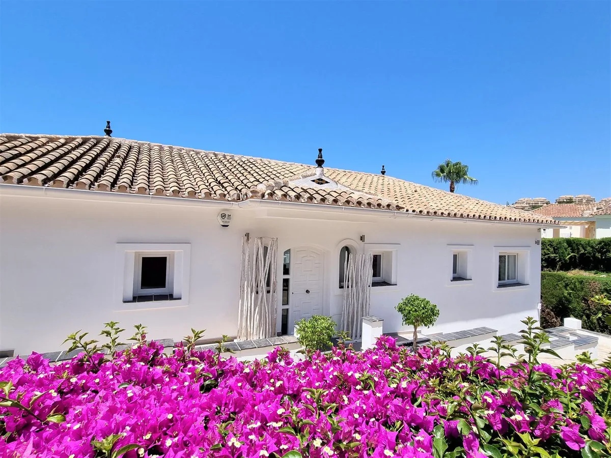 Elegante Villa in Marbella mit zeitgenössischem andalusischen Charme