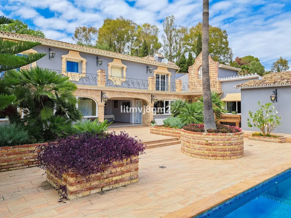 Elegante andalusische Villa in Marbella mit Panoramasicht