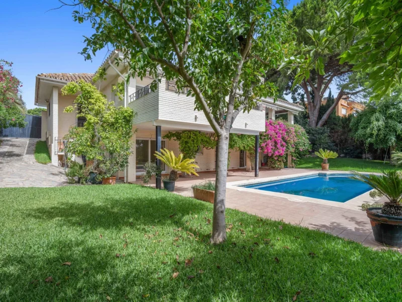 Exklusive Villa mit Panoramablick in Guadalmina Alta