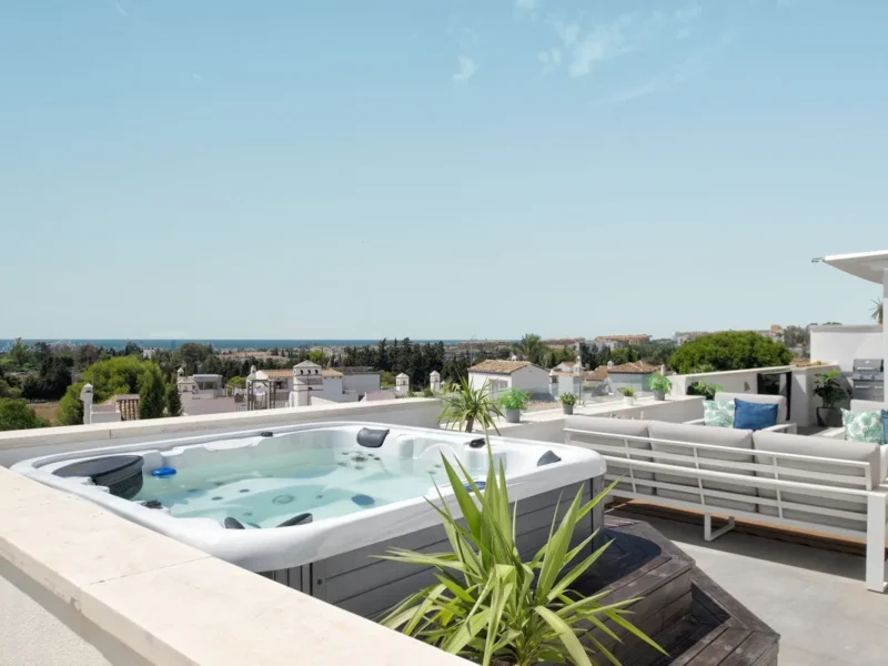 Elegantes Penthouse in Puerto Banús mit atemberaubendem Meerblick