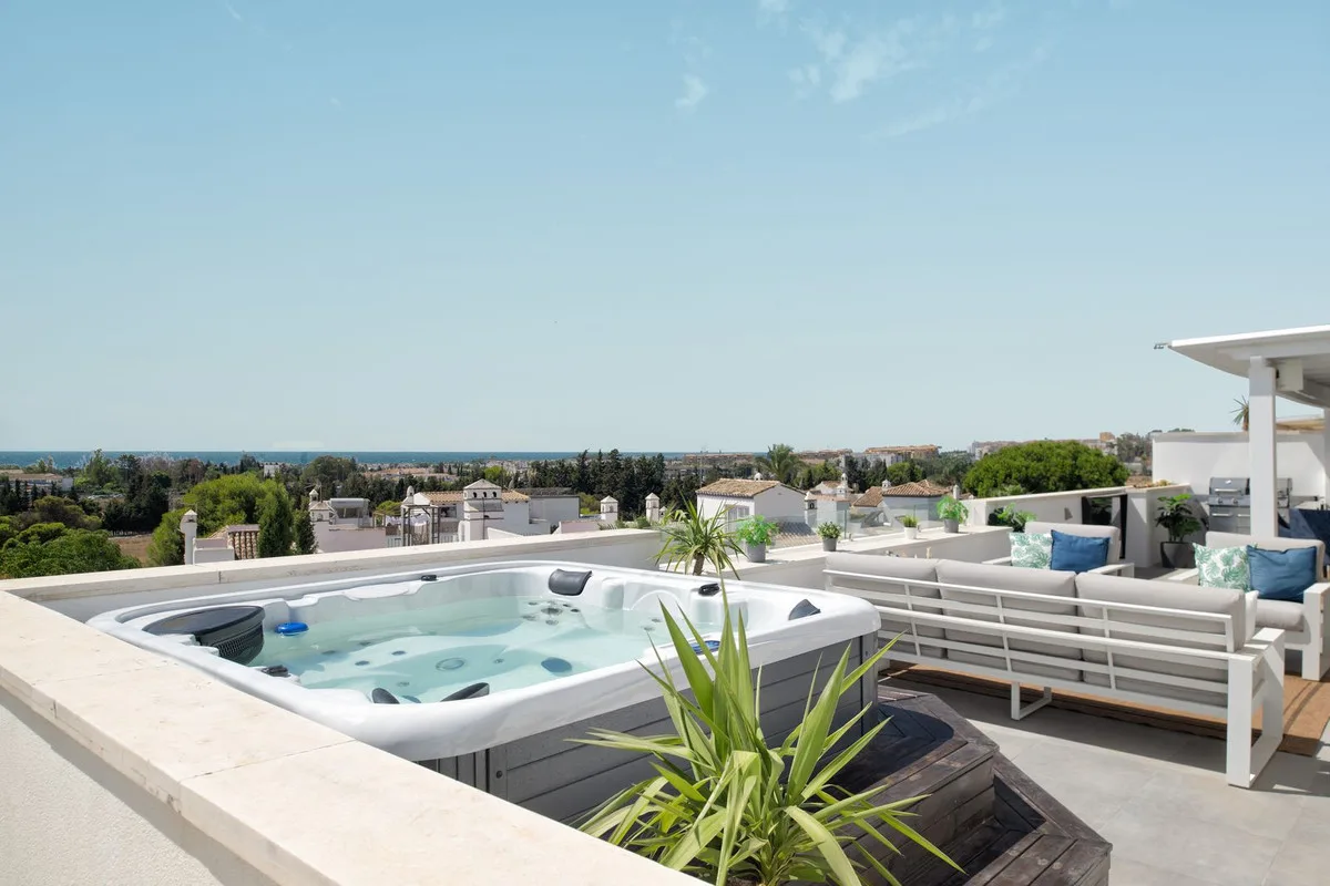 Elegantes Penthouse in Puerto Banús mit atemberaubendem Meerblick