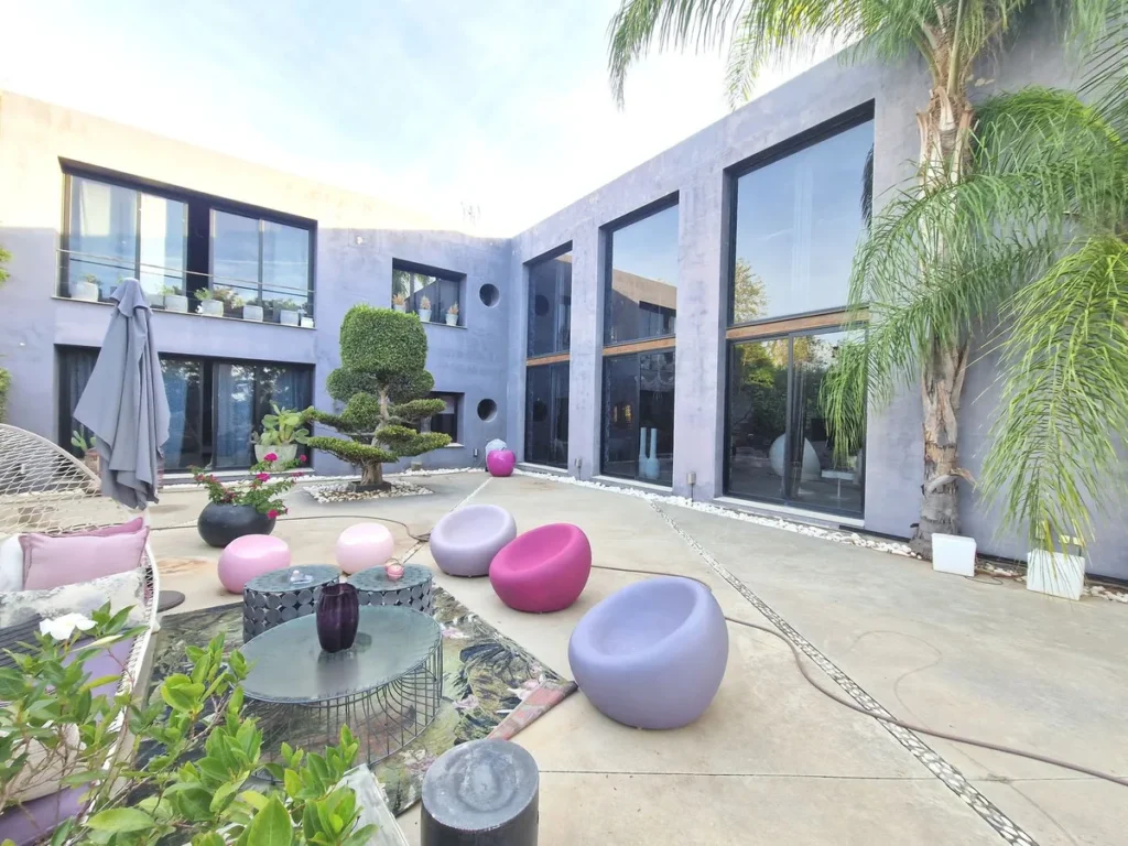 Exklusive Villa in Pernet – Eleganz an der Costa del Sol