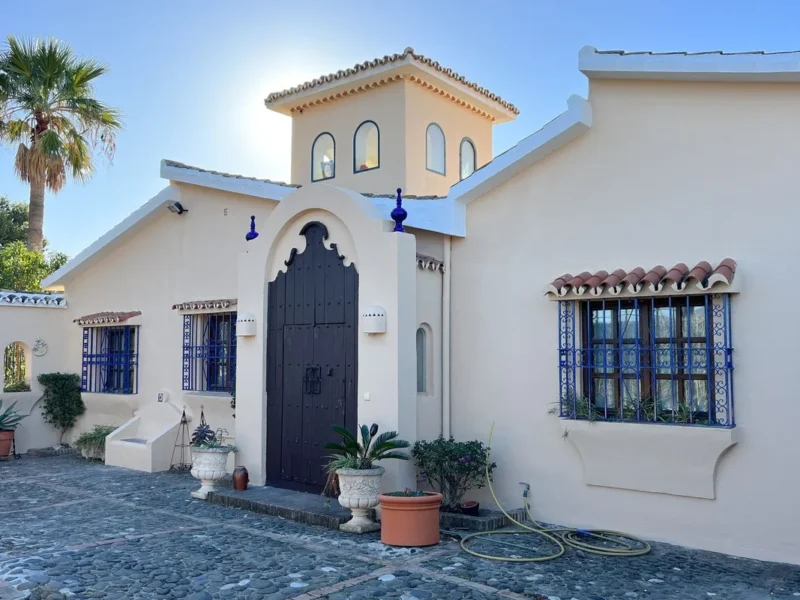 Elegante Villa mit atemberaubendem Blick in Estepona