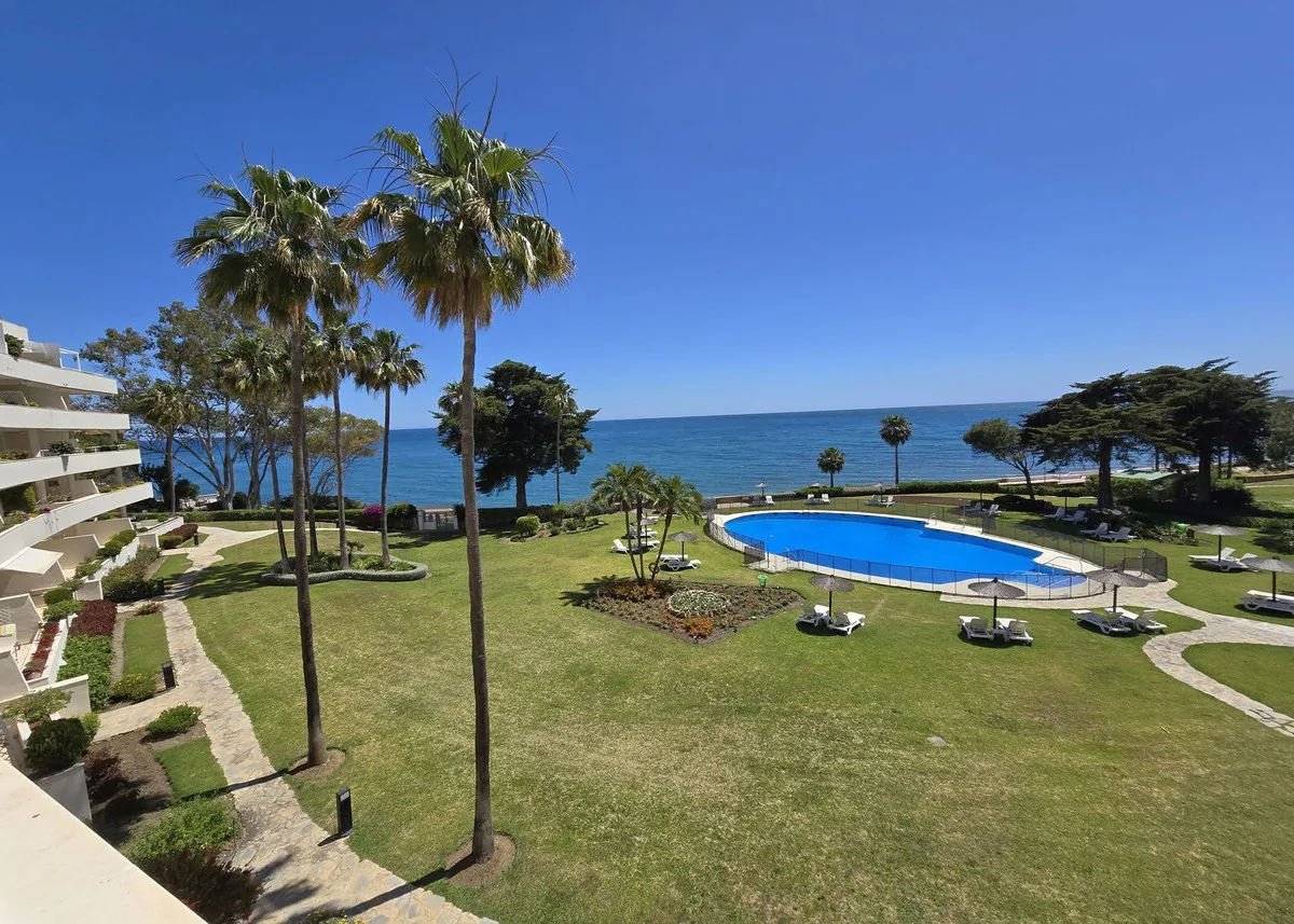 Elegante Wohnung in Estepona mit atemberaubendem Meerblick