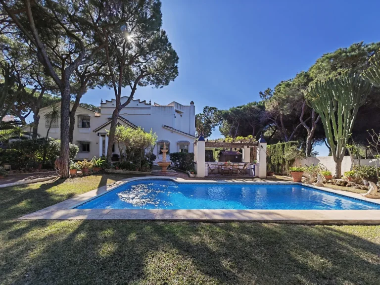 Exklusive Villa in Marbesa, Marbella mit Meerblick und Garten