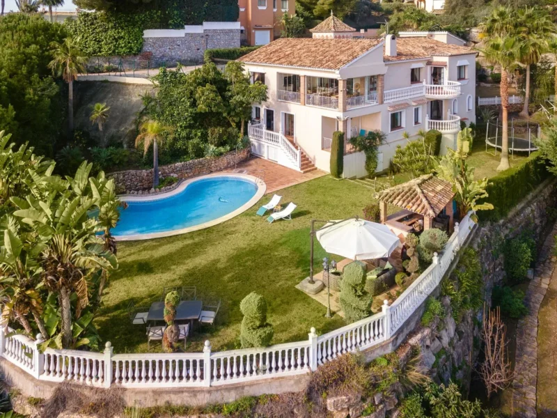 Elegante Villa mit traumhaftem Garten in El Paraíso, Benahavís