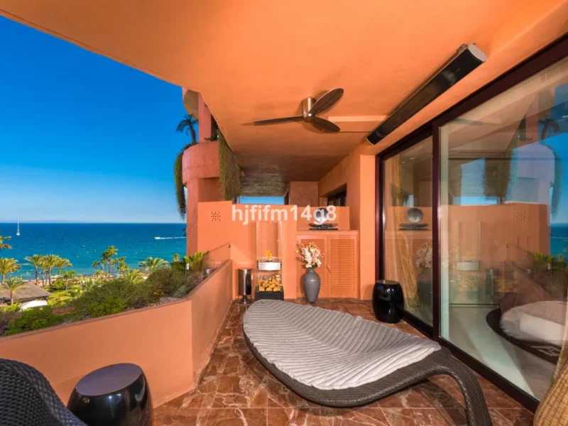 Elegantes Apartment in Estepona mit Meerblick und Luxus-Annehmlichkeiten