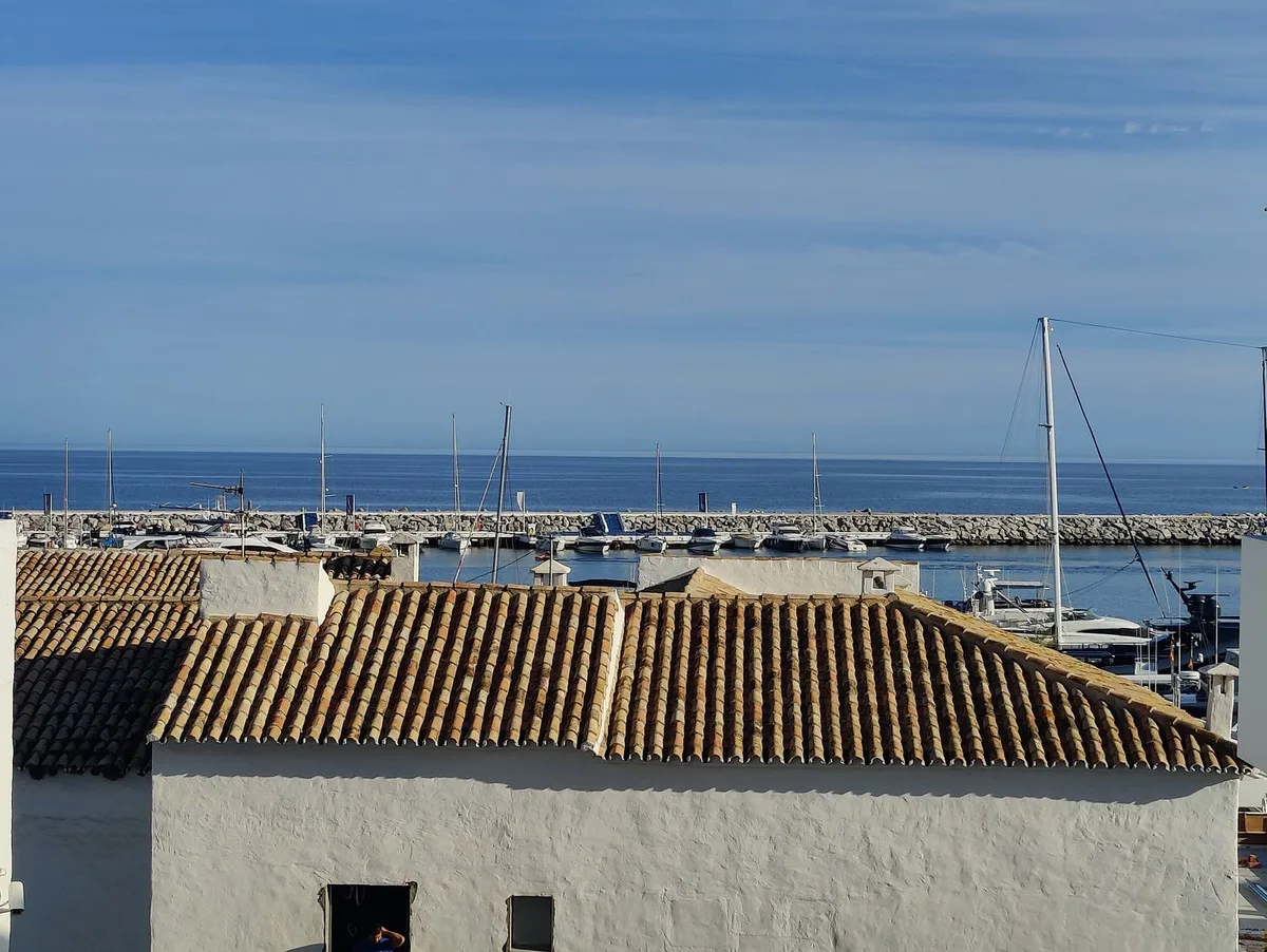 Elegantes Apartment mit Hafenblick in Puerto Banús