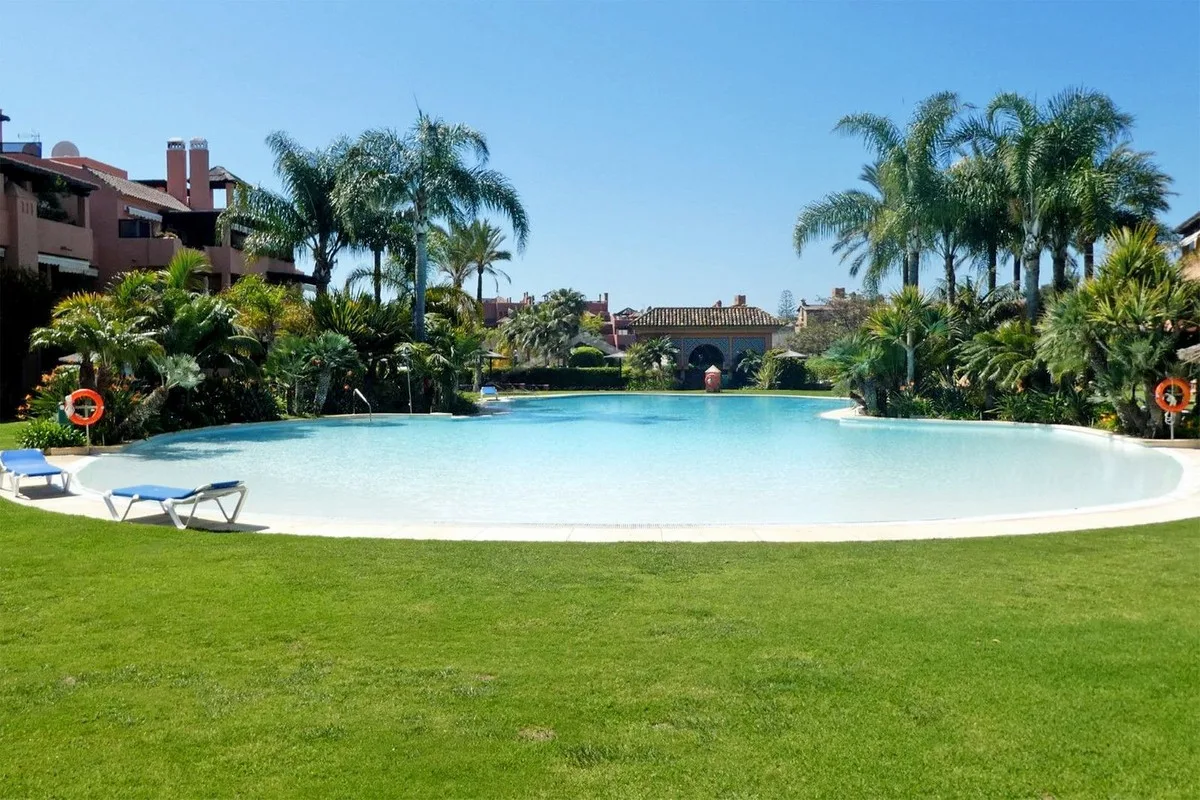 Elegantes Duplex-Penthouse in Guadalmina-Casasola, Costa del Sol