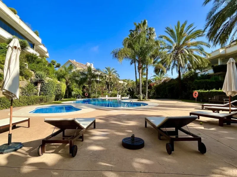 Elegantes Erdgeschossapartment in Lomas del Rey, Costa del Sol