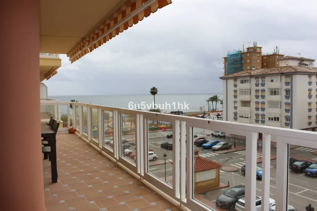 Elegantes Apartment mit Terrassen in Sabinillas, Costa del Sol