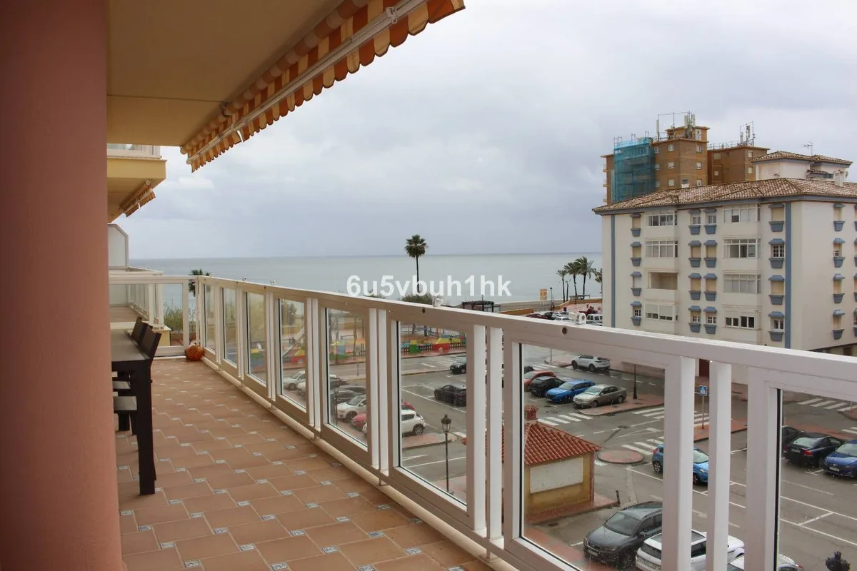 Elegantes Apartment mit Terrassen in Sabinillas, Costa del Sol