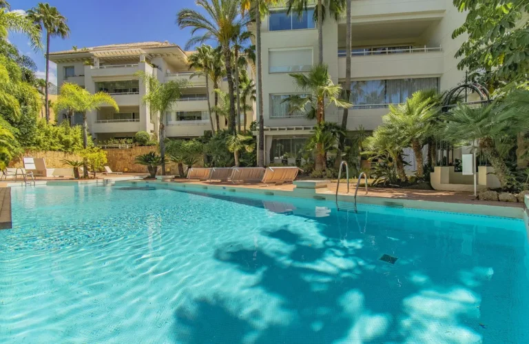 Elegantes Penthouse mit Meerblick in Marbella an der Costa del Sol