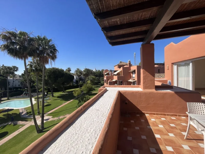 Elegantes Penthouse mit Poolblick in Marbella an der Costa del Sol