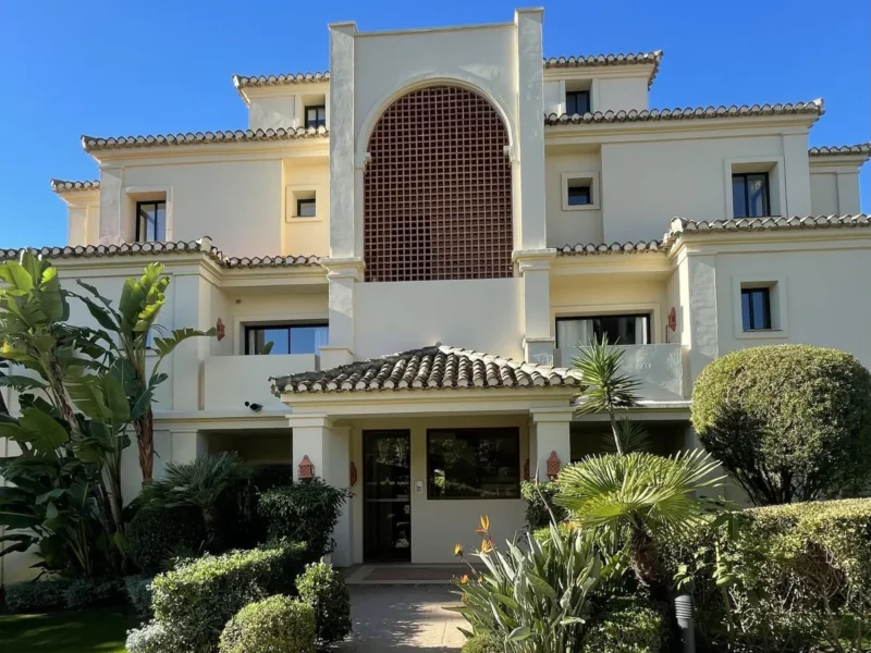 Luxuriöses Erdgeschoss-Apartment in Capanes del Golf, Costa del Sol