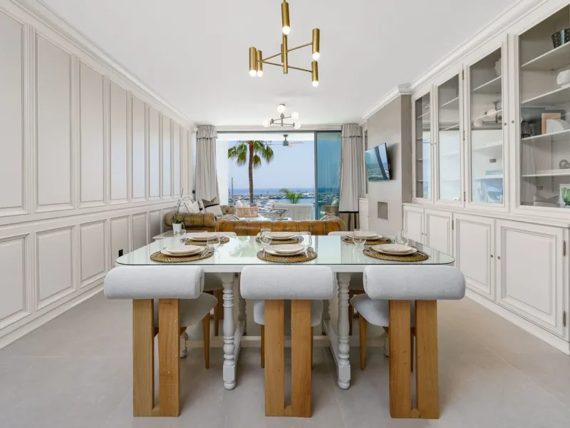 Elegantes Apartment mit Meerblick in Puerto Banús, Costa del Sol