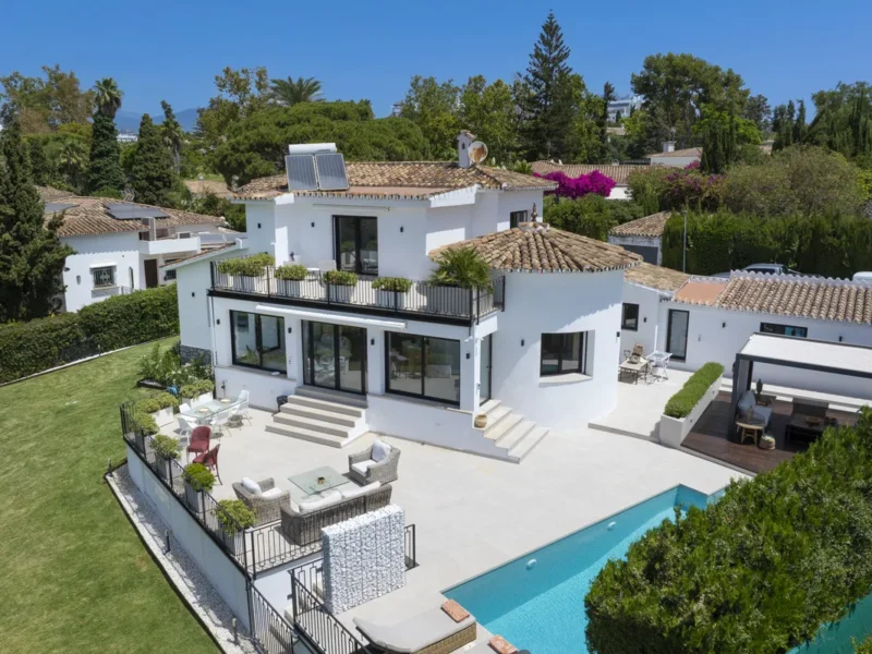 Moderne Villa mit Golfplatzblick in Guadalmina, Costa del Sol