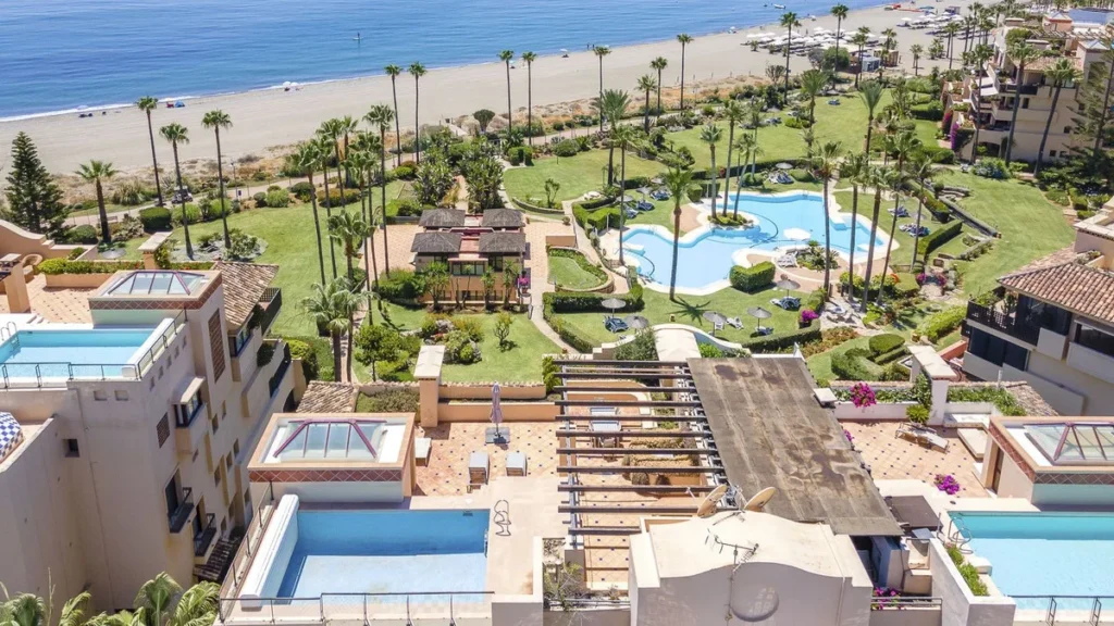 Elegantes Penthouse in Costalita mit atemberaubendem Meerblick