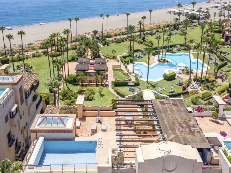 Elegantes Penthouse in Costalita mit atemberaubendem Meerblick