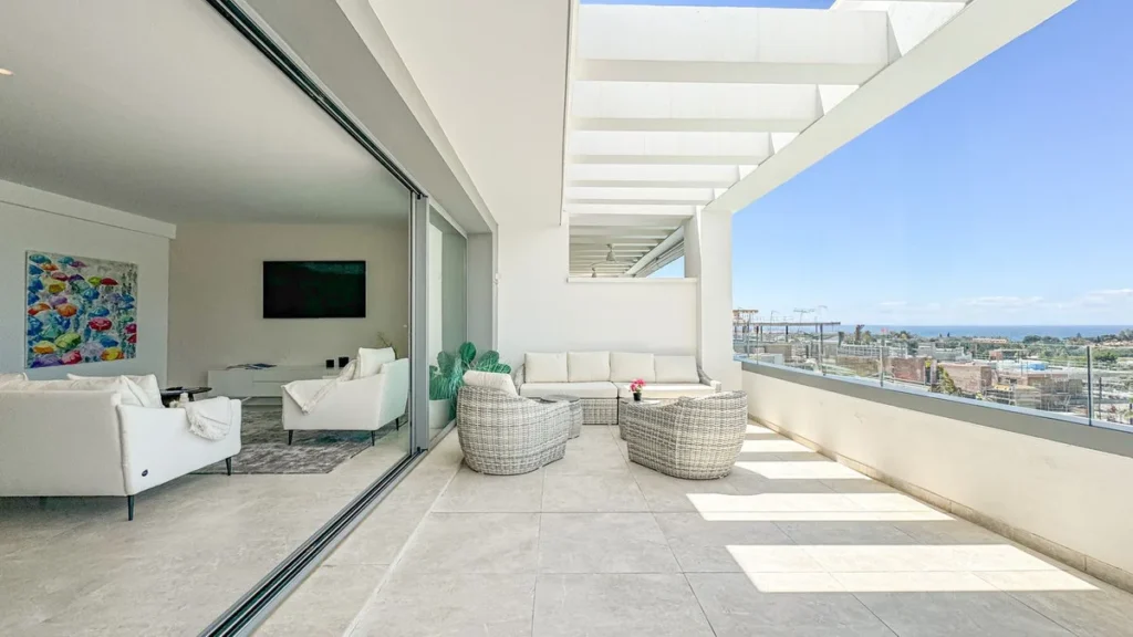 Modernes Penthouse mit atemberaubendem Blick in Marbella