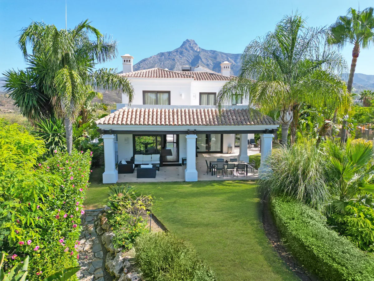 Renovierungsbedürftige Villa in Las Lomas de Magna, Marbella