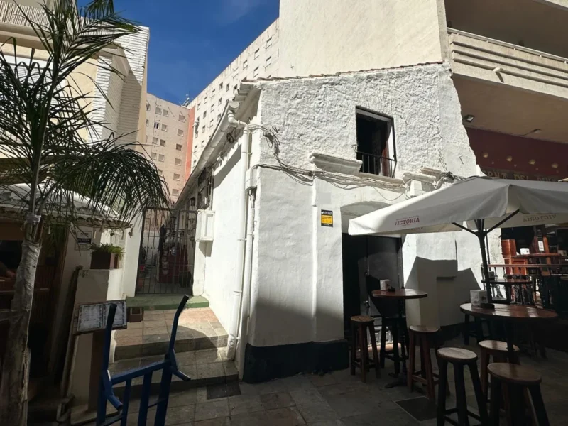 Renovierungsbedürftiges Strandhaus im Herzen Marbellas
