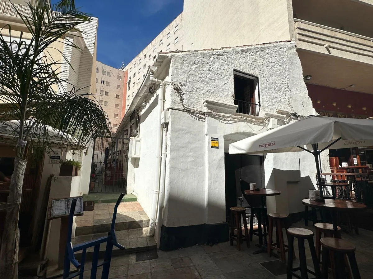 Renovierungsbedürftiges Strandhaus im Herzen Marbellas