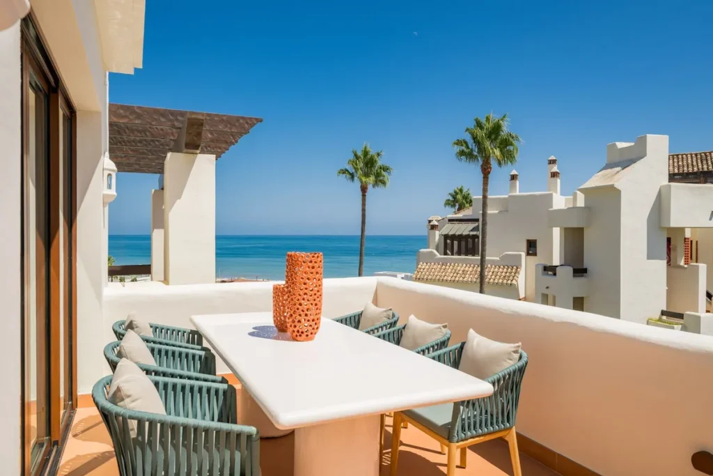 Elegantes Duplex-Penthouse mit Meerblick in Estepona