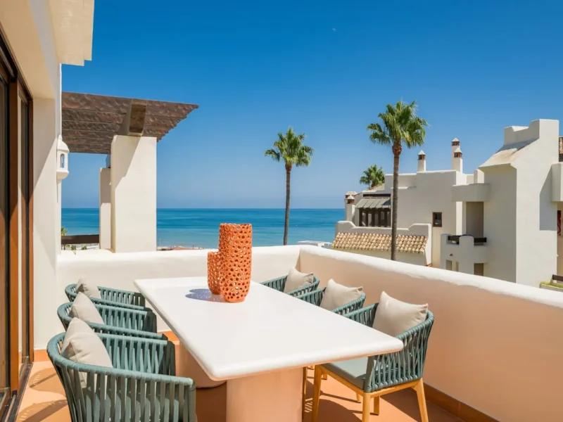 Elegantes Duplex-Penthouse mit Meerblick in Estepona