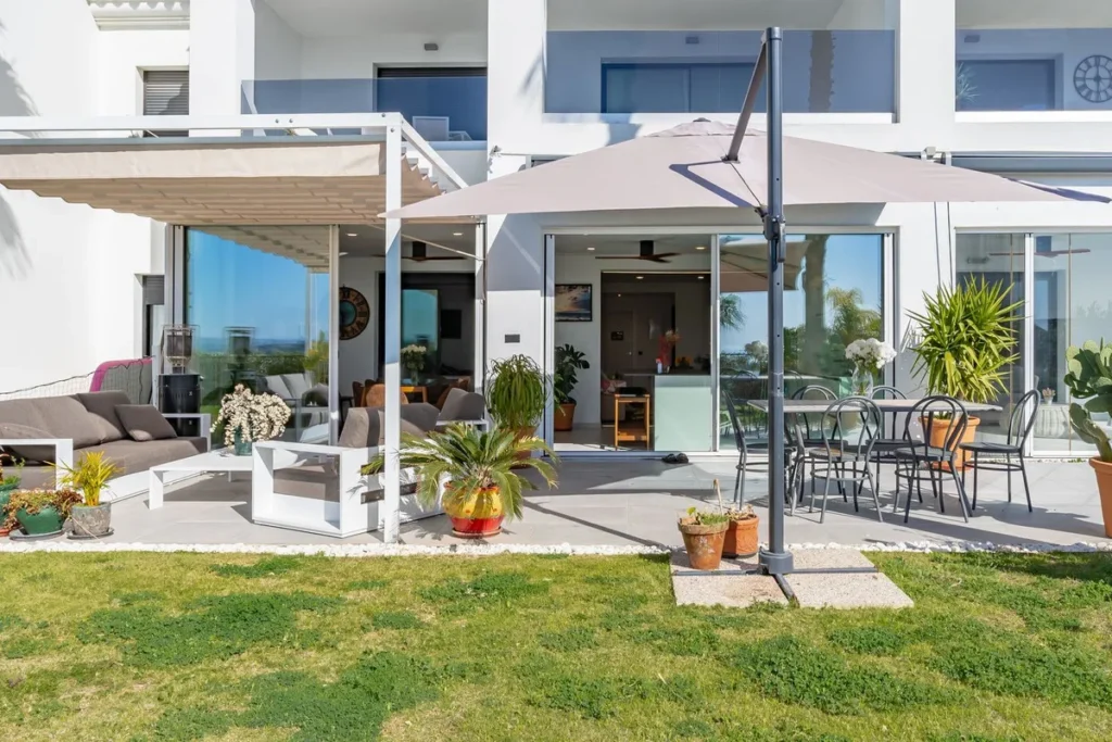 Exklusive Erdgeschosswohnung mit Meerblick in Estepona