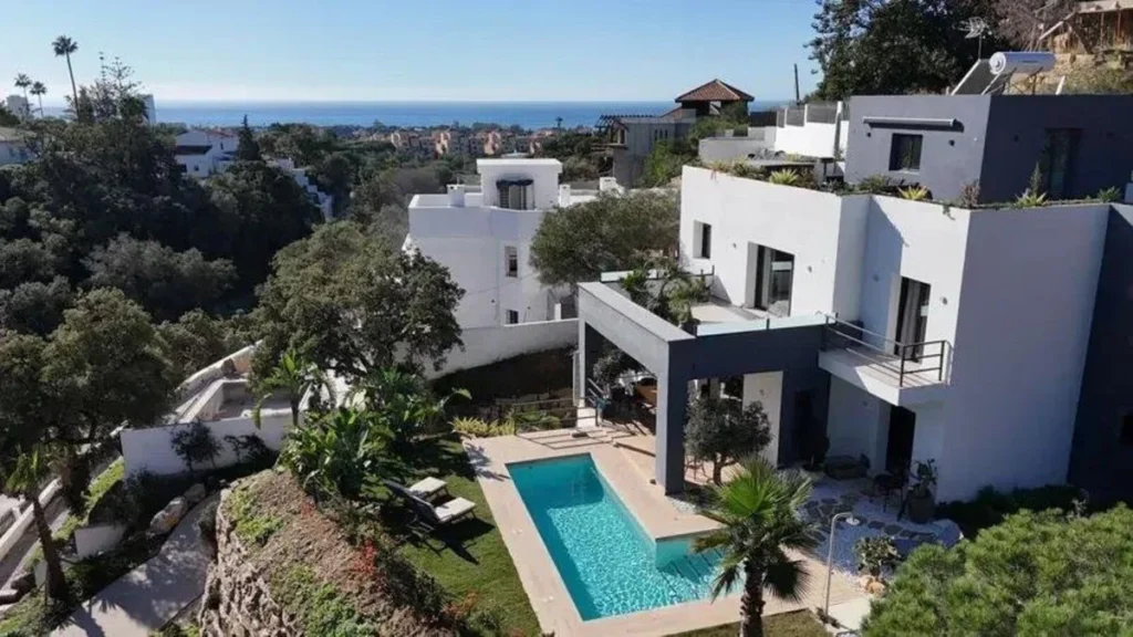 Elegante Villa mit Meerblick in Elviria an der Costa del Sol
