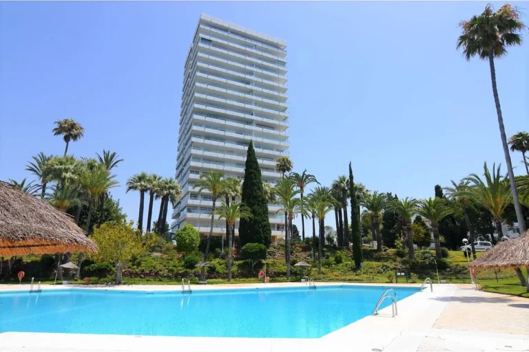 Luxuriöses Apartment im ikonischen Wolkenkratzer von Marbella