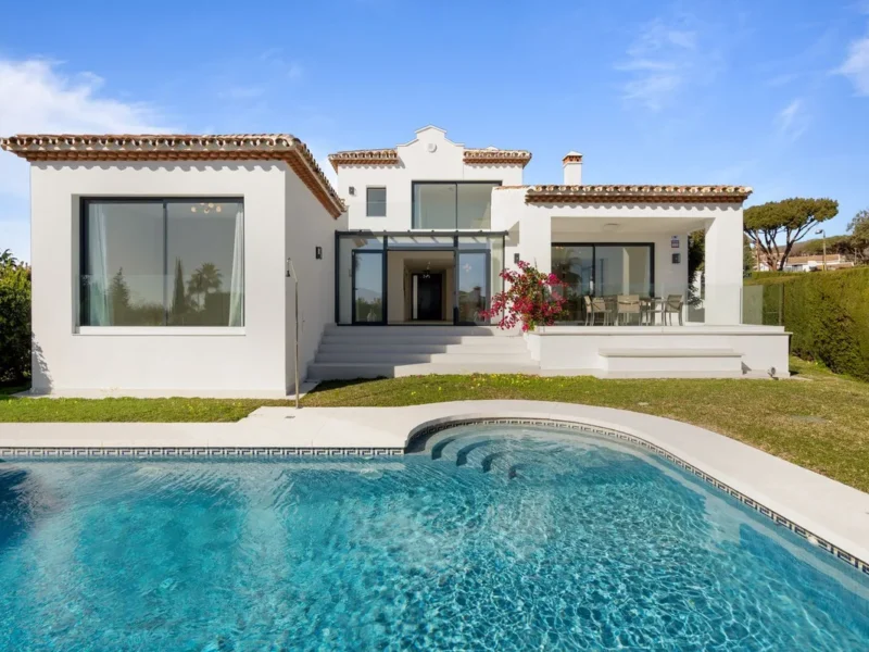 Elegante Villa mit Meerblick in Elviria, Costa del Sol