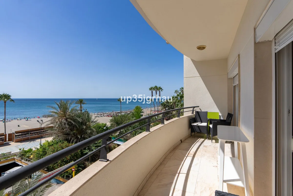 Elegantes Apartment in Estepona mit Meerblick an der Costa del Sol