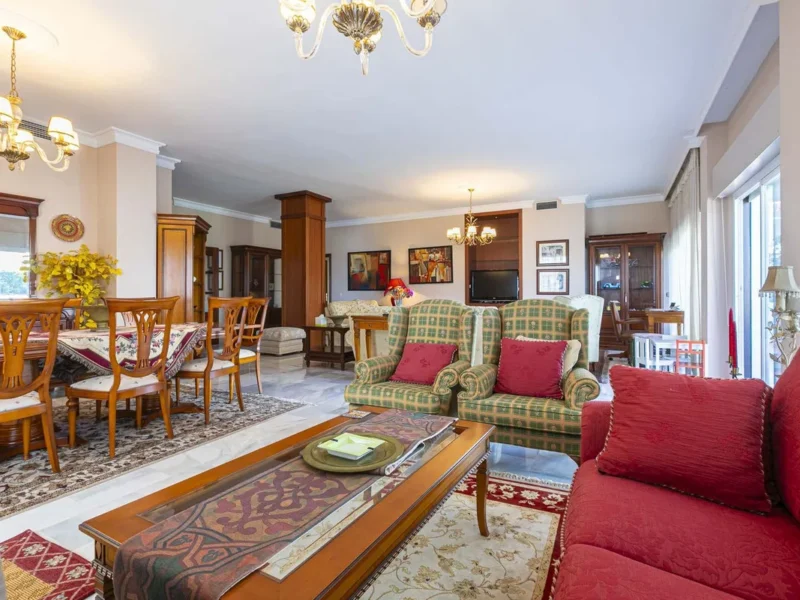 Elegante Wohnung mit Panoramablick in Nueva Andalucía