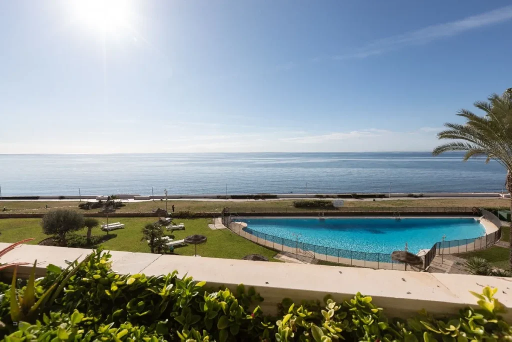 Elegantes Apartment mit Meerblick in Estepona an der Costa del Sol