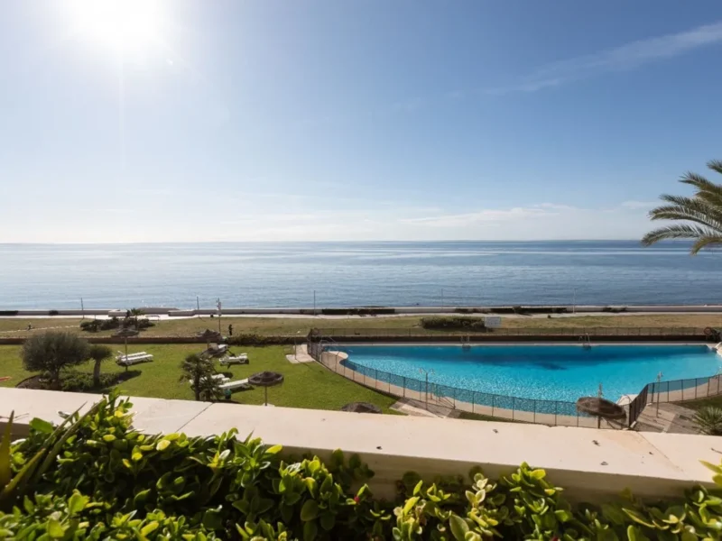 Elegantes Apartment mit Meerblick in Estepona an der Costa del Sol