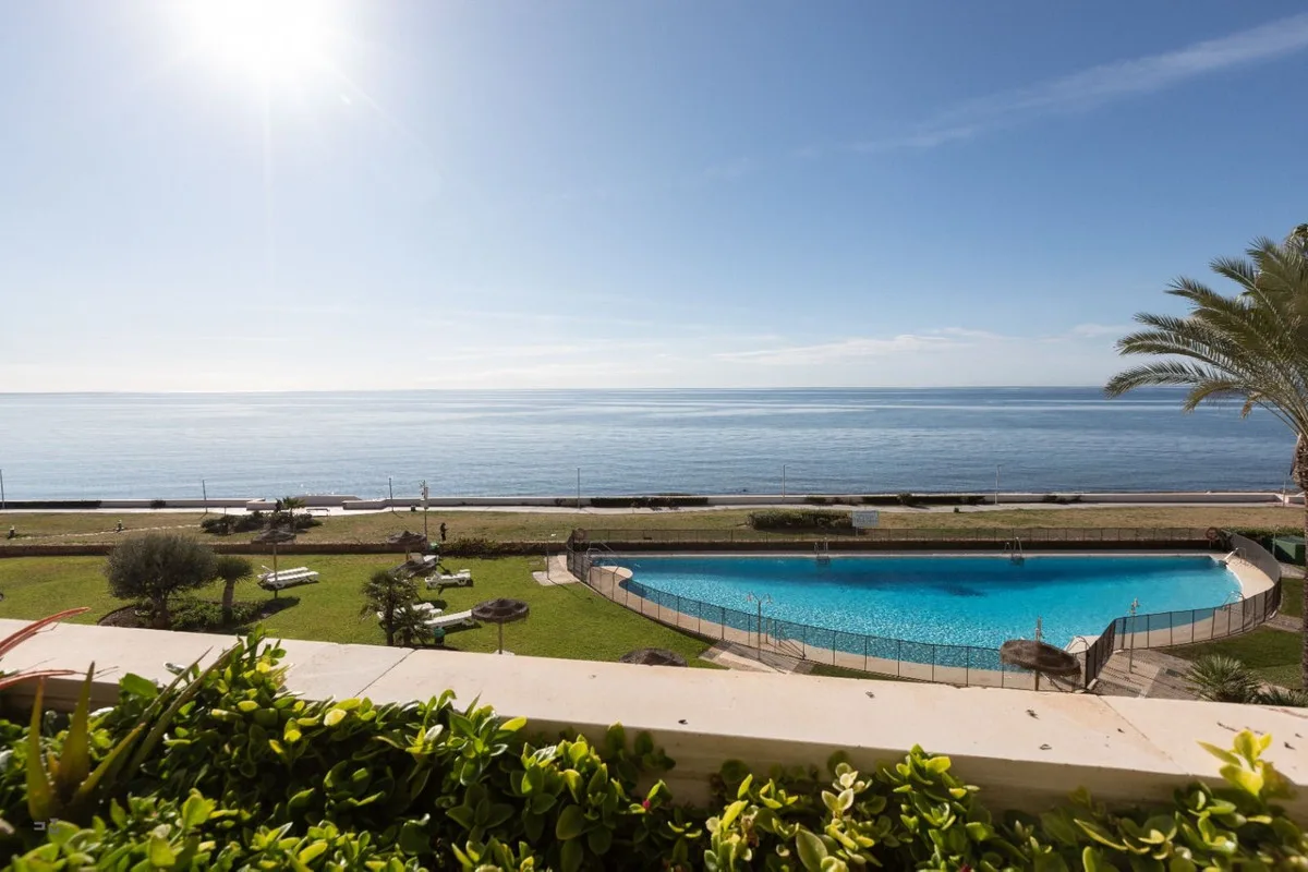 Elegantes Apartment mit Meerblick in Estepona an der Costa del Sol