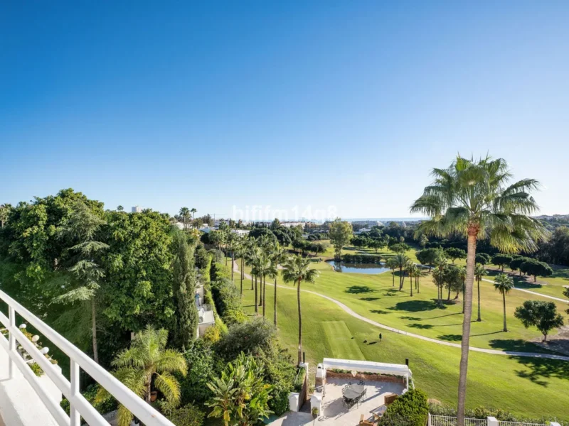 Luxuriöses Duplex-Penthouse in Nueva Andalucía an der Costa del Sol