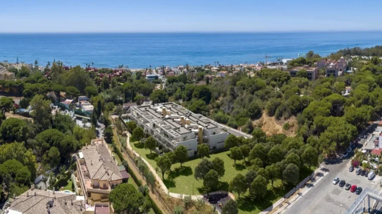 Luxuriöses Penthouse in Marbella mit Meerblick und Stil