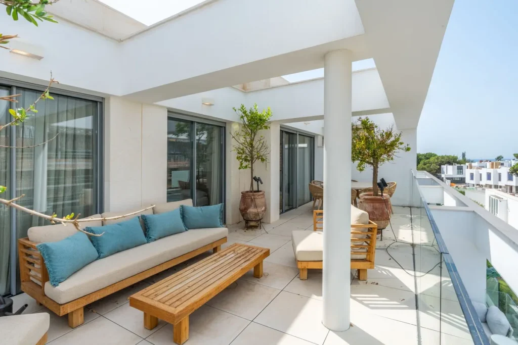 Luxuriöses Penthouse in Marbella mit Meerblick und Stil