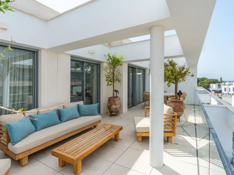 Luxuriöses Penthouse in Marbella mit Meerblick und Stil