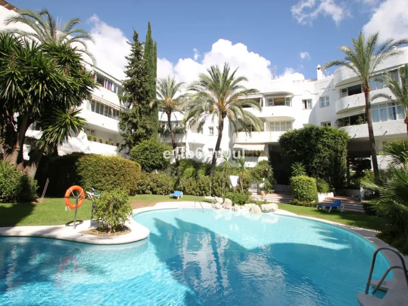 Elegantes Duplex-Penthouse in Marbella Real an der Costa del Sol