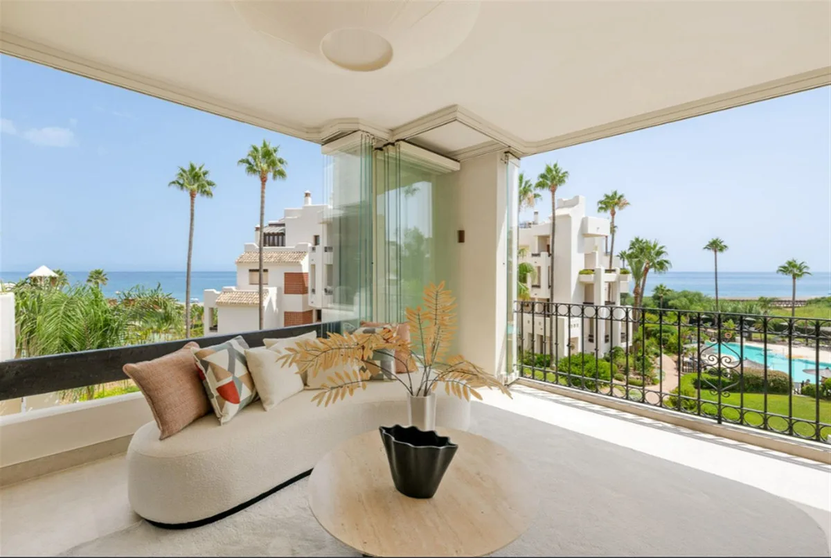 Elegantes Strandapartment in Estepona an der Costa del Sol