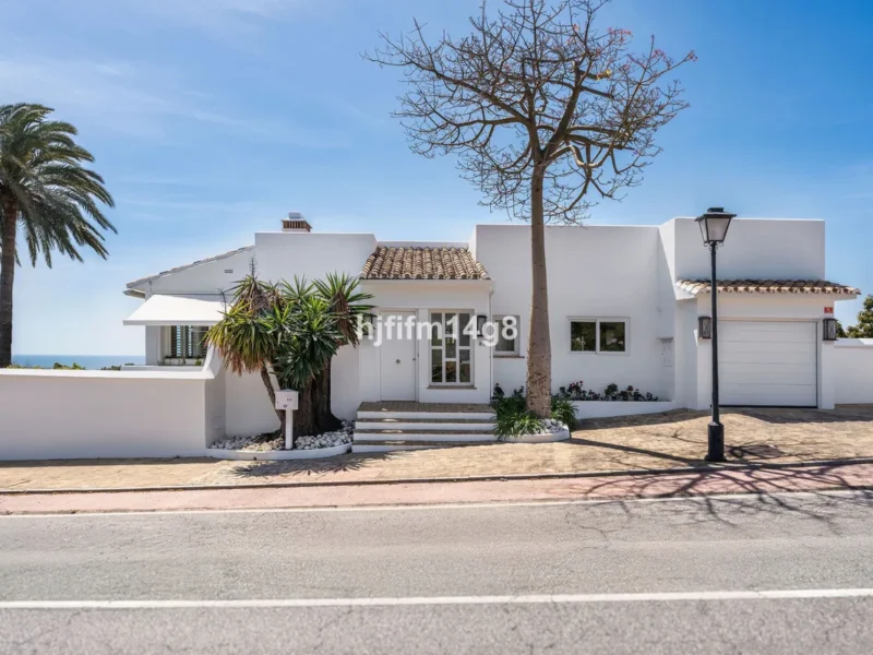 Elegante Villa mit atemberaubendem Blick in Nueva Andalucía
