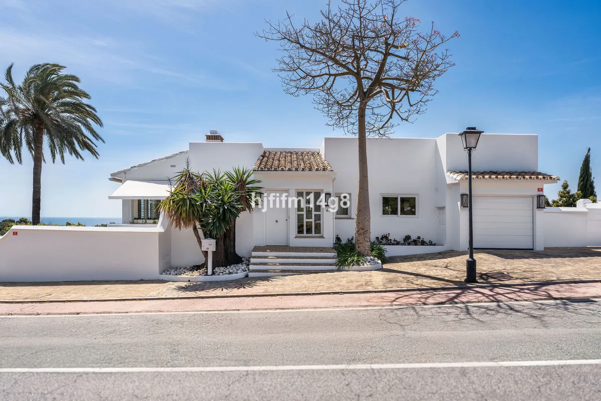 Elegante Villa mit atemberaubendem Blick in Nueva Andalucía