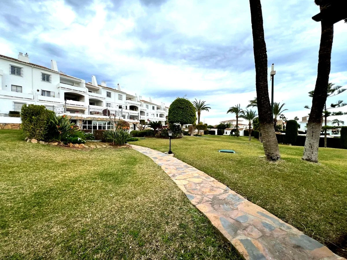 Elegante Erdgeschosswohnung mit Meerblick in Marbella